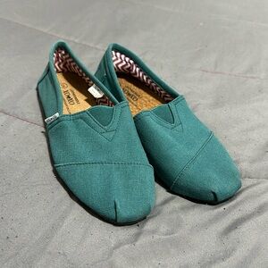 XOXO Women’s Slip On Canvas Shoe